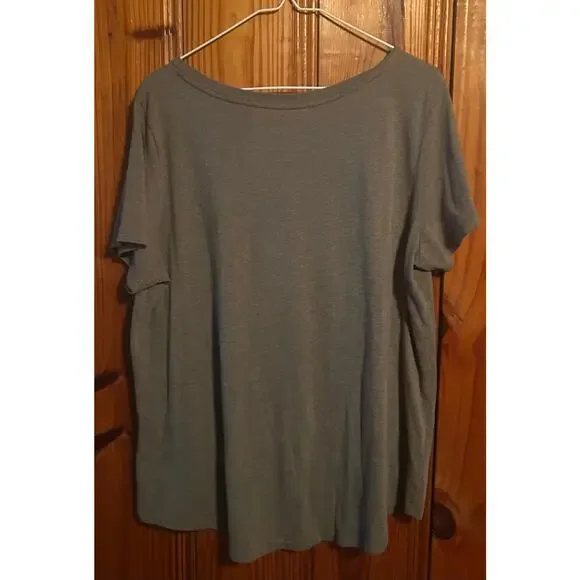 Torrid Classic Fit V Neck Cotton Tee Leopard Heather Grey size 2X - Picture 2 of 4